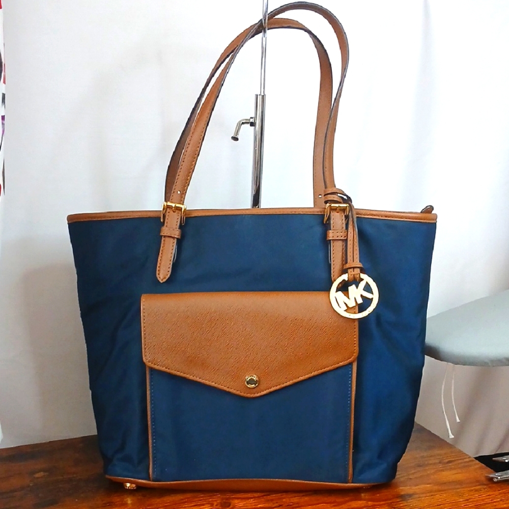 Authentic Michael Kors Nylon BlueTan Tote BagW PADED TABLET POCKET 35H5GJ2T3C